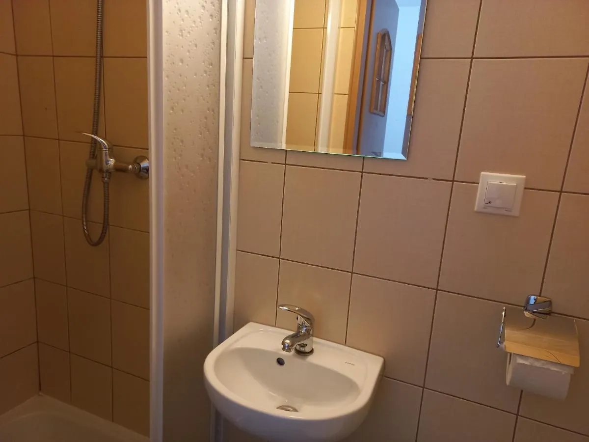 Domek U Gasienicow 2- Pokoje Goscinne Zakopane Alloggio in famiglia